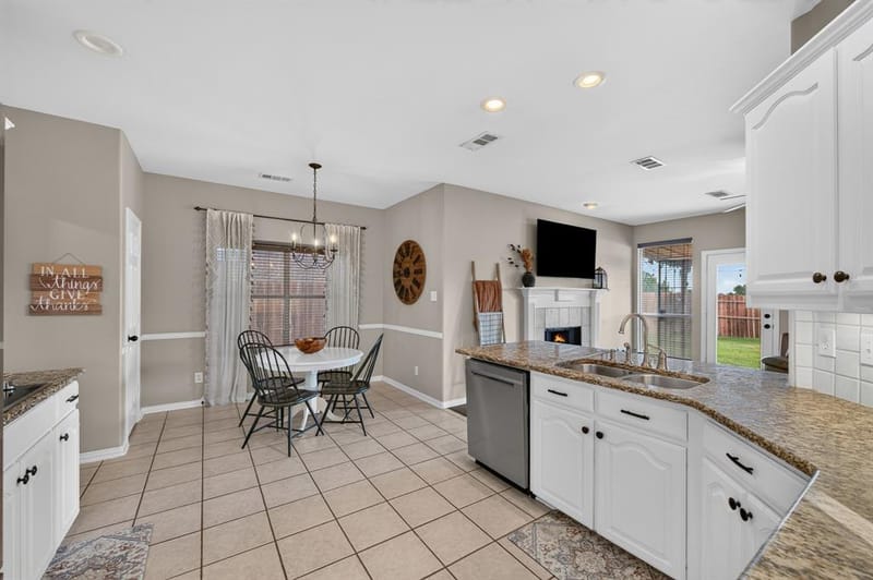 2039 Camelot Drive, Lewisville TX 75067 - Photo 9