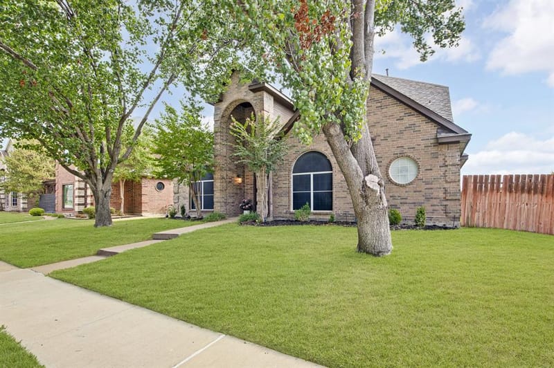 2039 Camelot Drive, Lewisville TX 75067 - Photo 4