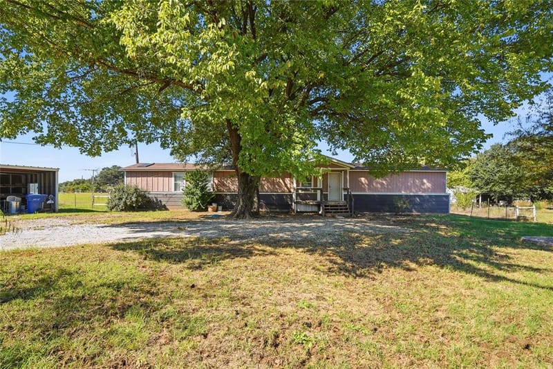 103 Woodland Court, Springtown TX 76082 - Photo 3