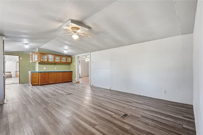 103 Woodland Court, Springtown TX 76082 - Photo 4