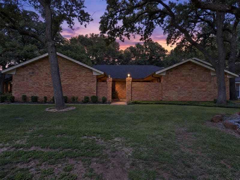 2304 Belfry Court, Arlington TX 76011