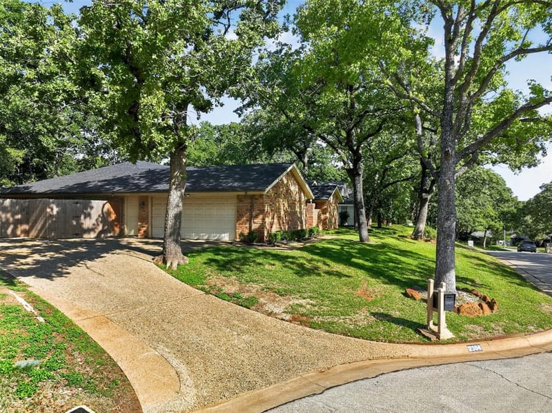 2304 Belfry Court, Arlington TX 76011 - Photo 5