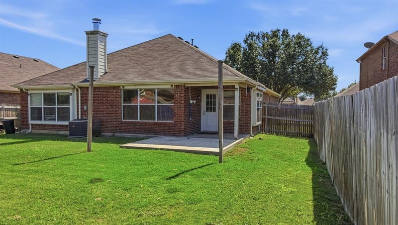 1029 Abigail Drive, Arlington TX 76002 - Photo 6
