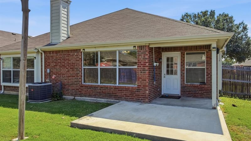 1029 Abigail Drive, Arlington TX 76002 - Photo 7