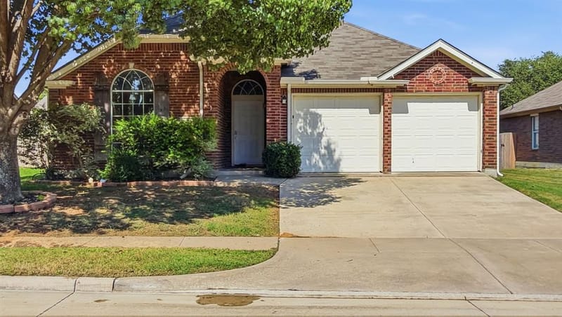 1029 Abigail Drive, Arlington TX 76002 - Photo 3