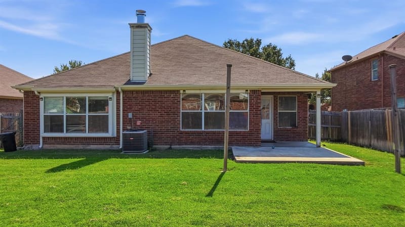 1029 Abigail Drive, Arlington TX 76002 - Photo 5
