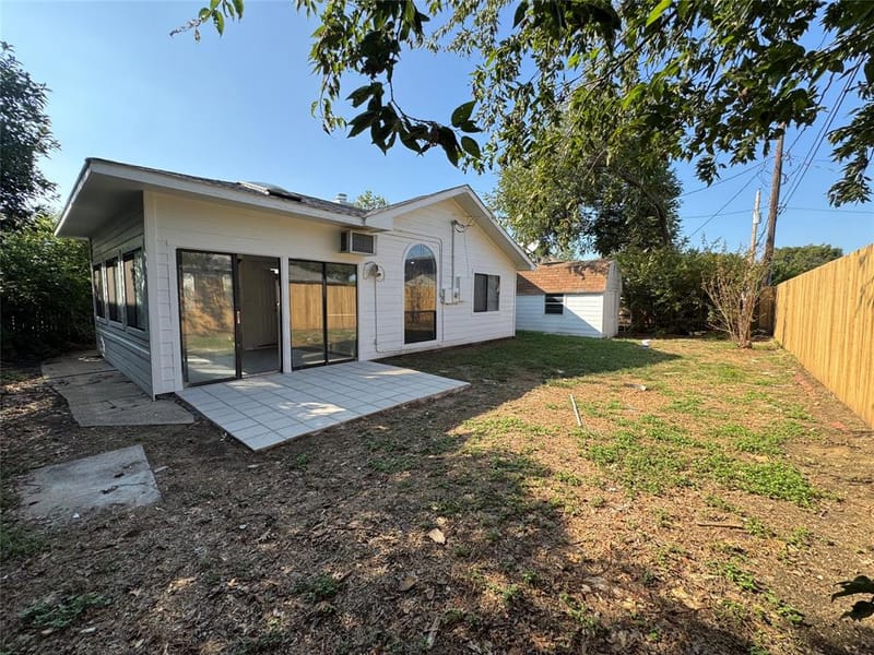 6511 Devine Drive, Arlington TX 76001 - Photo 17