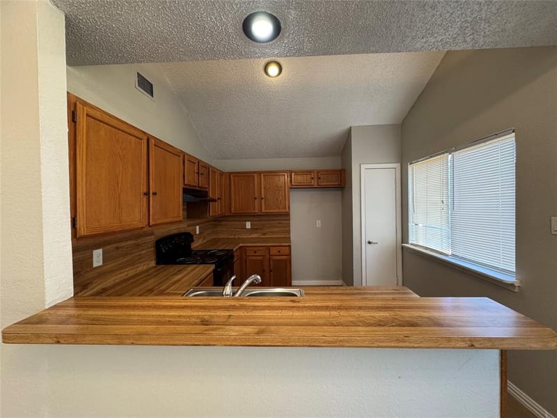 6511 Devine Drive, Arlington TX 76001 - Photo 7