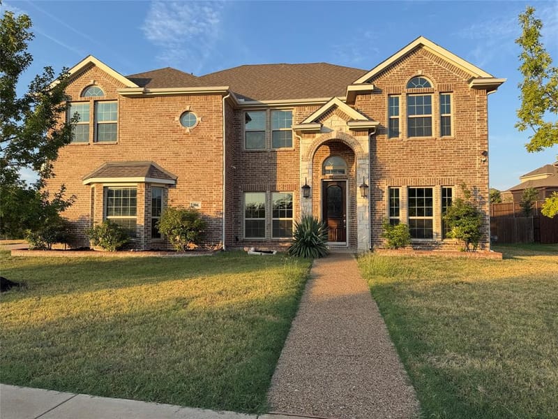 908 Heath Creek Drive, DeSoto TX 75115