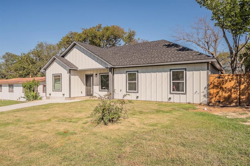 1019 Newby Avenue, Bridgeport TX 76426 - Photo 2