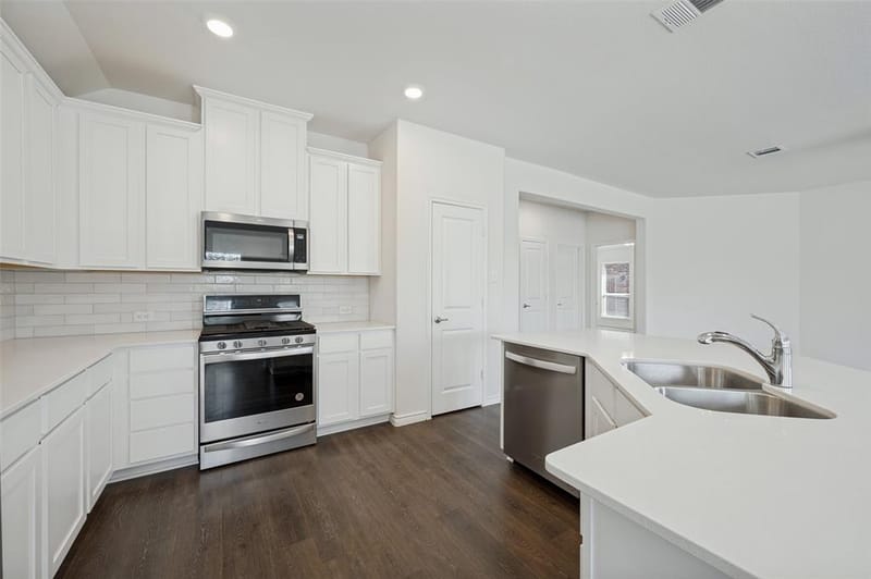 10516 Fountain Gate Street, Aubrey TX 76227 - Photo 5