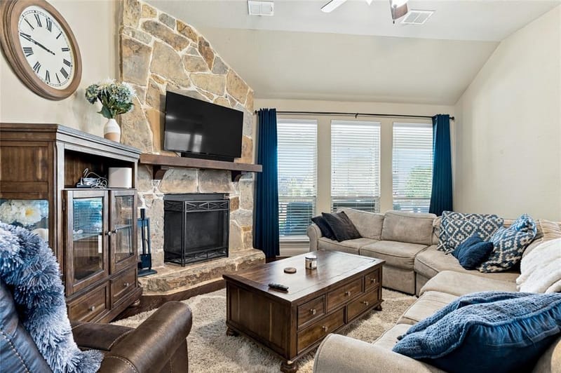 2820 Mariposa Drive, Grand Prairie TX 75054 - Photo 2