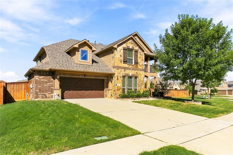 2820 Mariposa Drive, Grand Prairie TX 75054