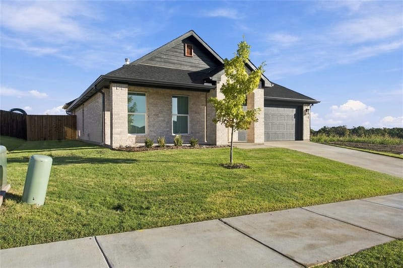 4215 Hummingbird Drive, Sherman TX 75092 - Photo 2
