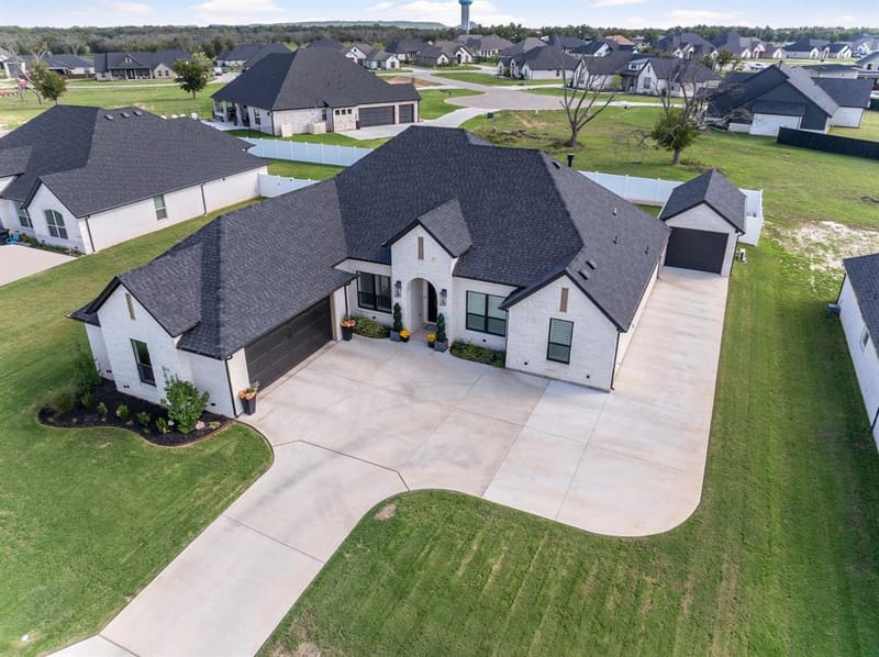 2156 Middlewood Circle, Granbury TX 76049