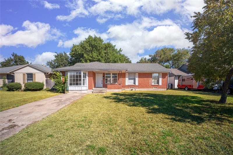 2823 San Marcus Avenue, Dallas TX 75228