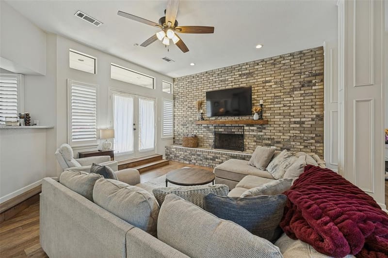 2709 Edinboro Drive, Arlington TX 76012 - Photo 5