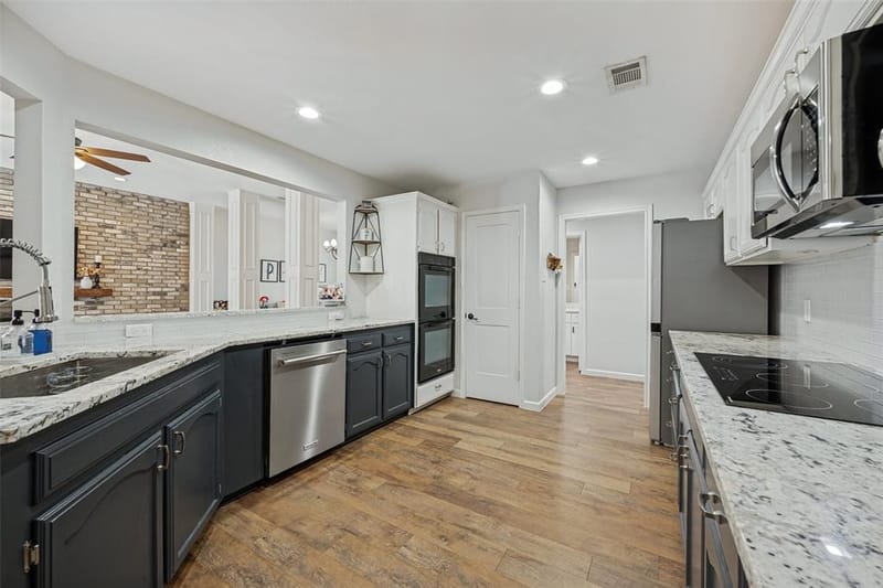 2709 Edinboro Drive, Arlington TX 76012 - Photo 8