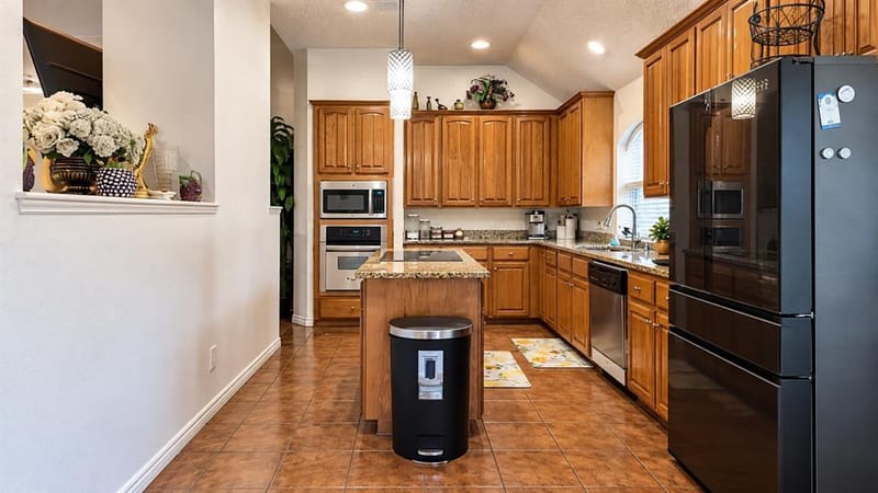 2229 Templeton Drive, Arlington TX 76006 - Photo 4