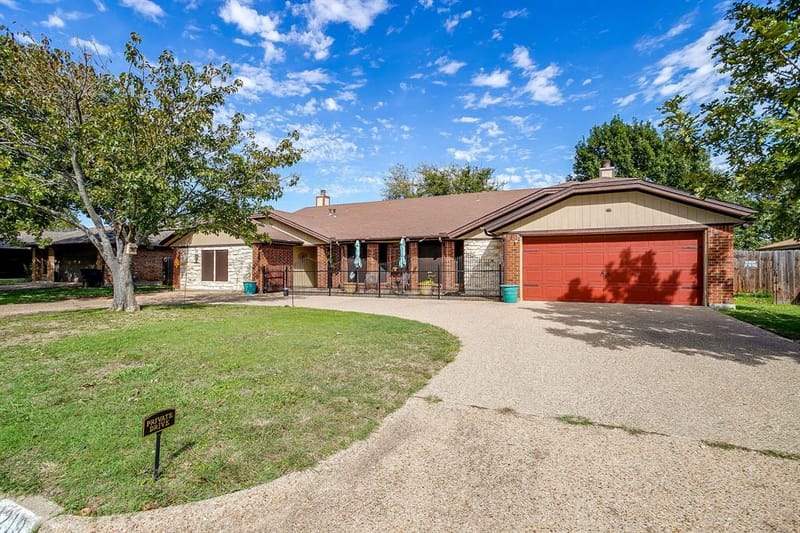 1219 Hyde Park Boulevard, Cleburne TX 76033 - Photo 2
