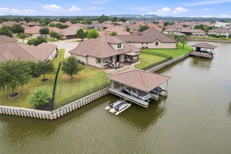 1601 Malibu Bay Court, Granbury TX 76048 - Photo 35