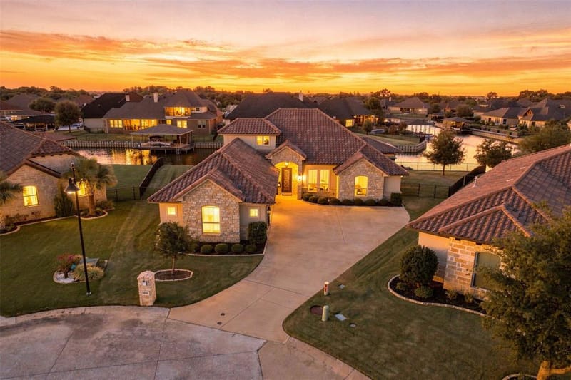 1601 Malibu Bay Court, Granbury TX 76048 - Photo 39