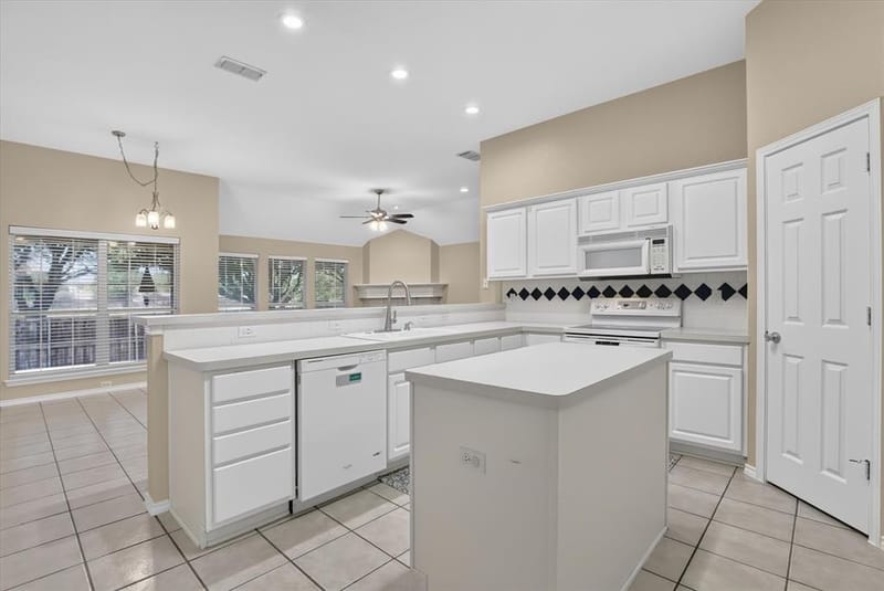 333 Carriage Lane, Saginaw TX 76179 - Photo 12