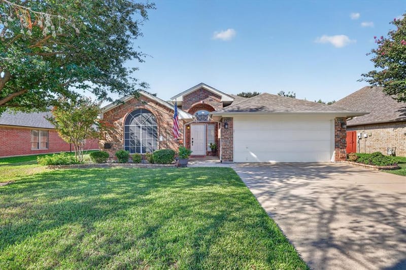 333 Carriage Lane, Saginaw TX 76179