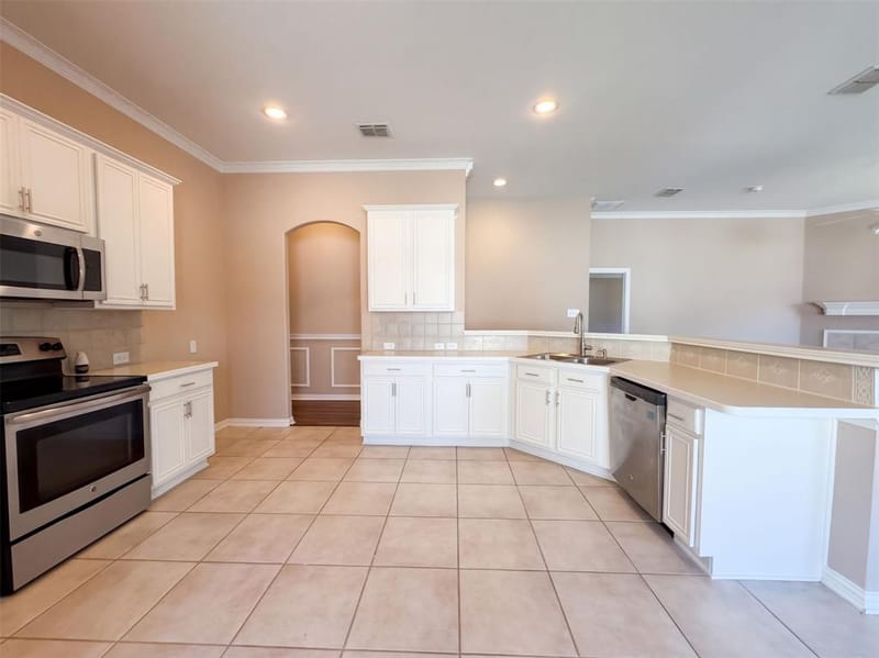 5327 Lake Gardens Drive, Grand Prairie TX 75052 - Photo 6
