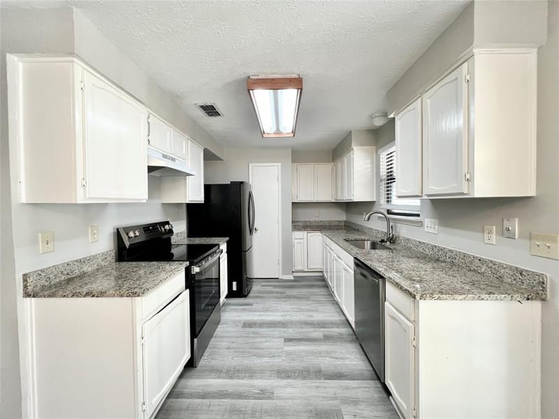 2319 Redbrook Drive, Arlington TX 76014 - Photo 5