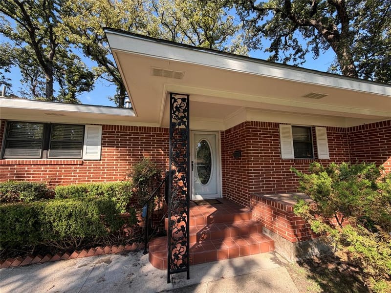 1519 Tulip Drive, Arlington TX 76013 - Photo 2