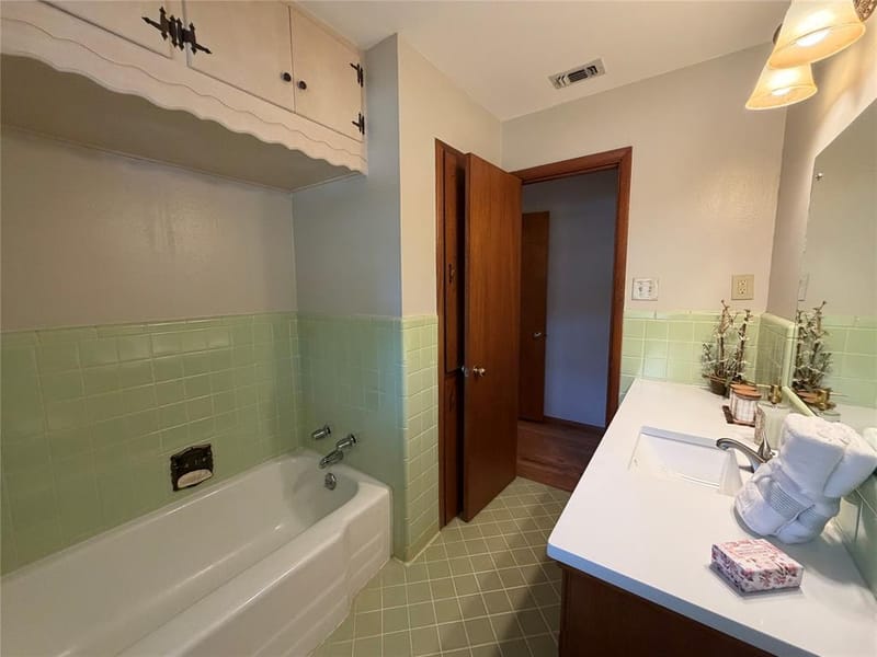 1519 Tulip Drive, Arlington TX 76013 - Photo 11