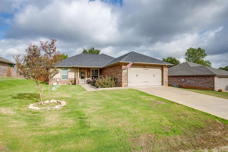 2204 Snake River Drive, Granbury TX 76048