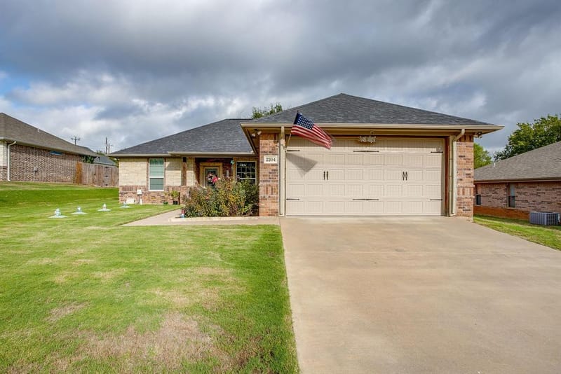 2204 Snake River Drive, Granbury TX 76048 - Photo 4