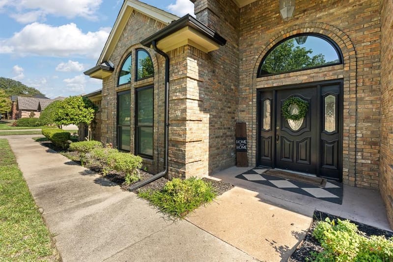 405 Lincoln Oaks Drive, Burleson TX 76028 - Photo 5