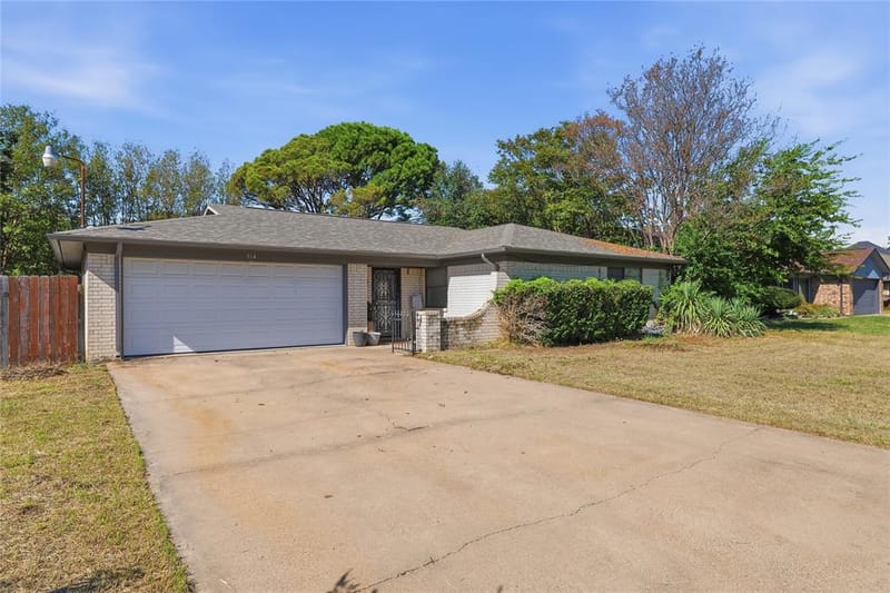 914 Meadowlark Lane, Granbury TX 76048 - Photo 2