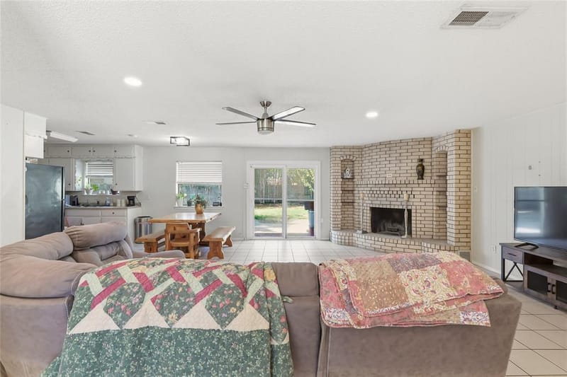 914 Meadowlark Lane, Granbury TX 76048 - Photo 6