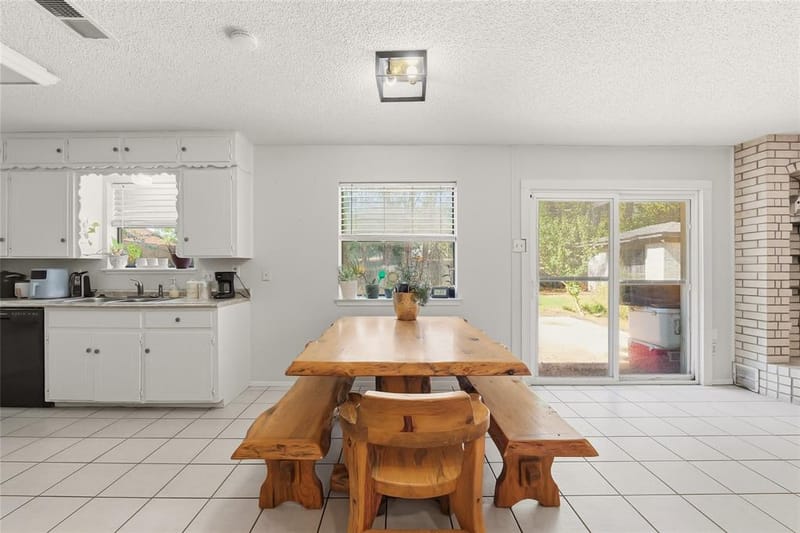 914 Meadowlark Lane, Granbury TX 76048 - Photo 7