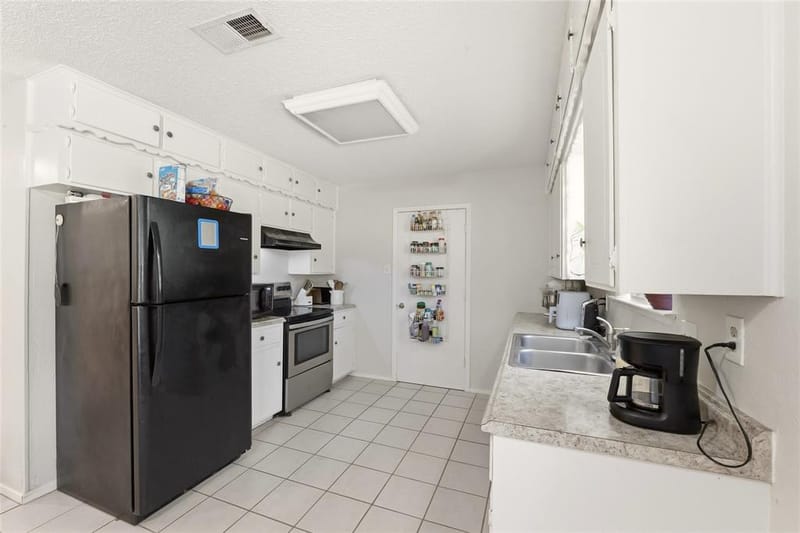 914 Meadowlark Lane, Granbury TX 76048 - Photo 8