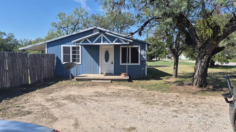 1006 SE Martin Luther King Jr Street SE, Mineral Wells TX 76067
