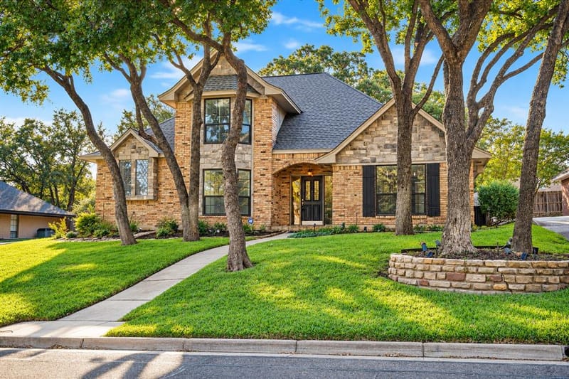 2110 Emerald Lake Drive, Arlington TX 76013
