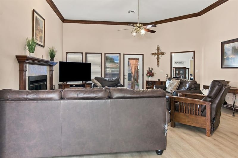 1607 N Park Drive, Bowie TX 76230 - Photo 3