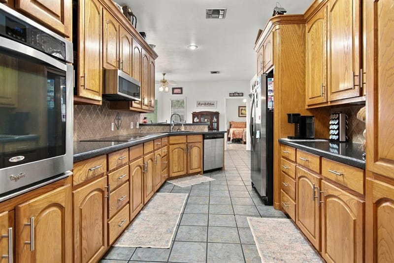 1607 N Park Drive, Bowie TX 76230 - Photo 10