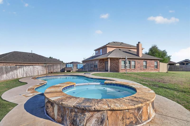 401 Eureka Court, Burleson TX 76028