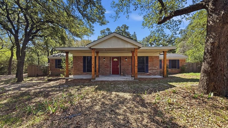 1004 Lakeview Drive, Joshua TX 76058