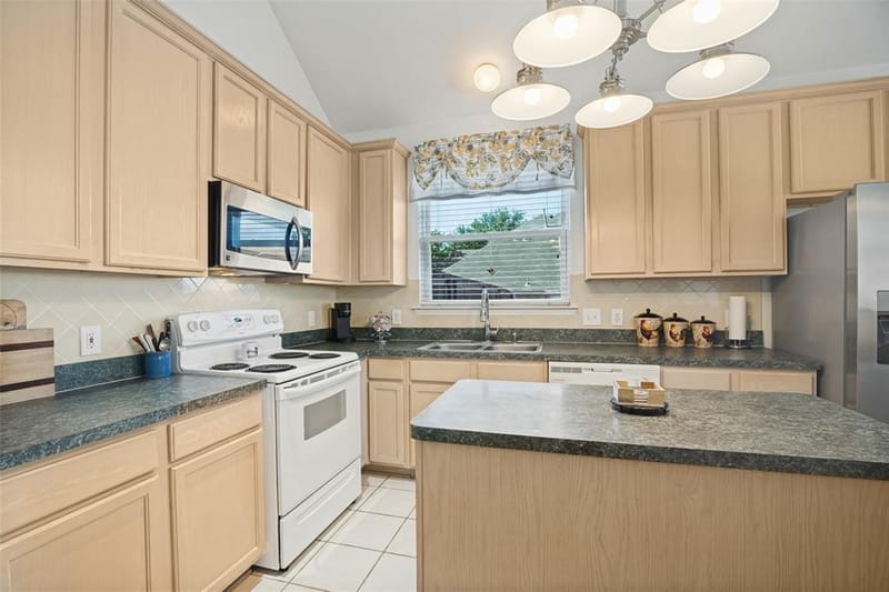 4714 Parkhaven Drive, Garland TX 75043 - Photo 12
