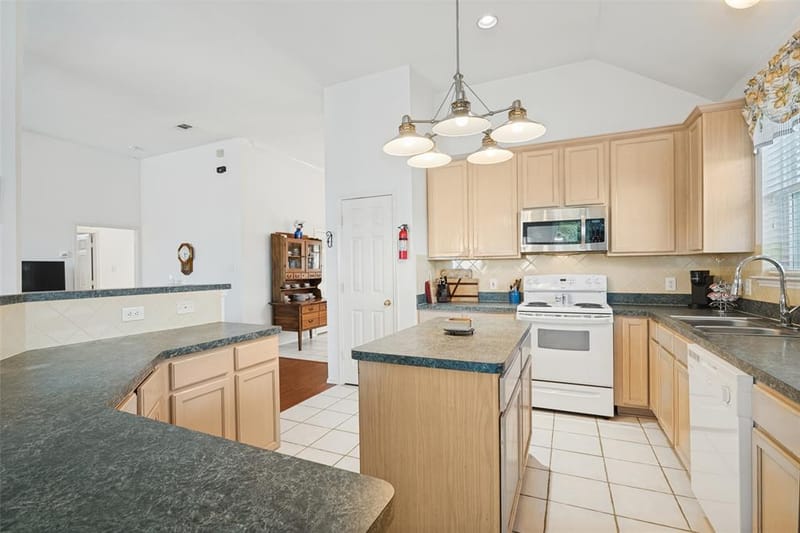 4714 Parkhaven Drive, Garland TX 75043 - Photo 10
