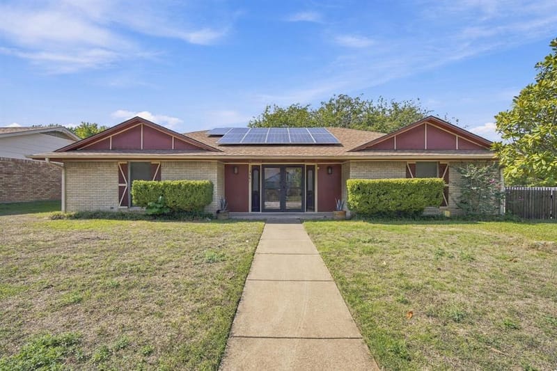 1501 Meadow Court, Midlothian TX 76065