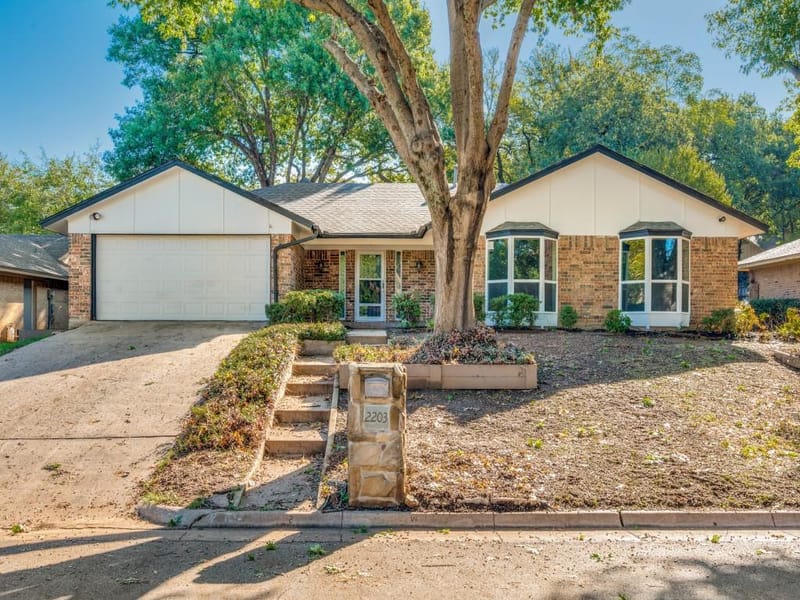 2203 Valleydale Drive, Arlington TX 76013