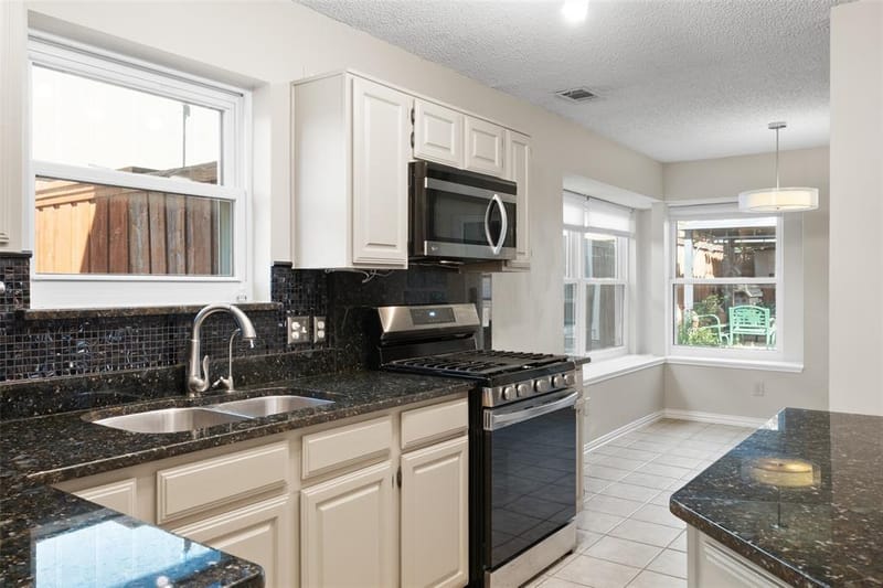 1109 Holly Drive, Carrollton TX 75010 - Photo 10